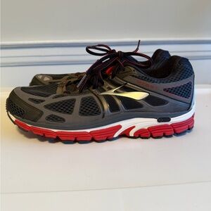 Brooks Men's Beast 14 sneakers NWOT